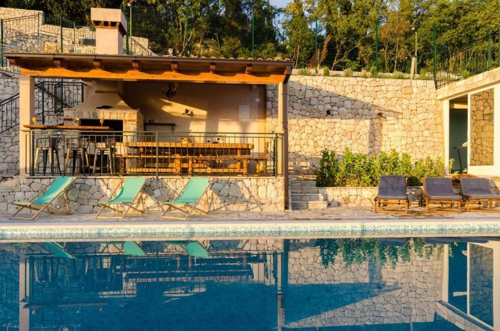 Villa Falcon Rook Gruda Exteriör bild