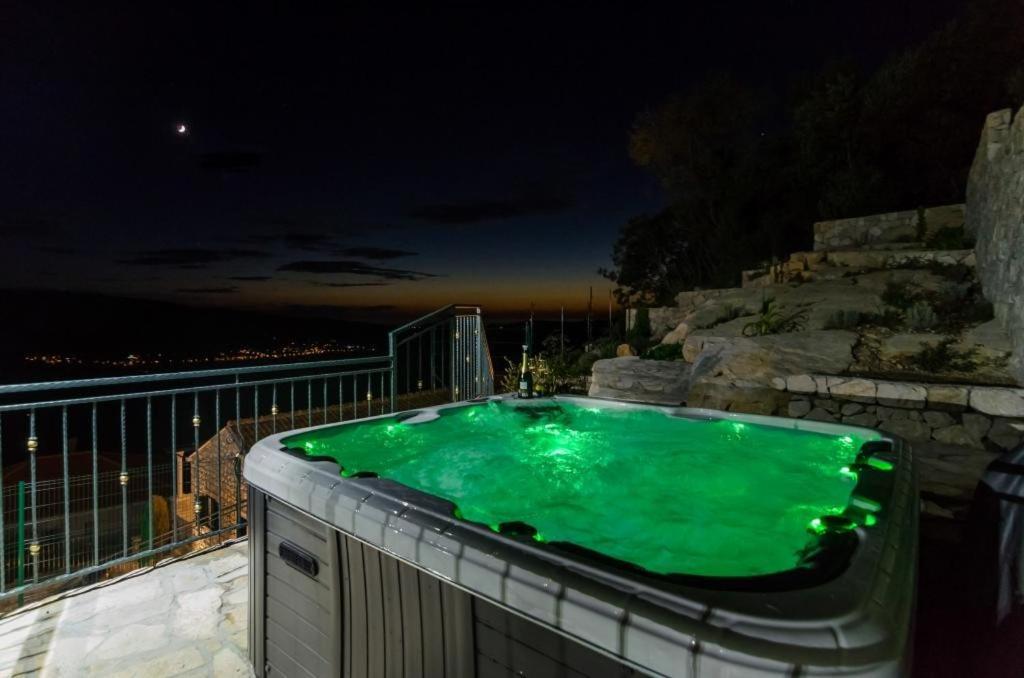 Villa Falcon Rook Gruda Exteriör bild