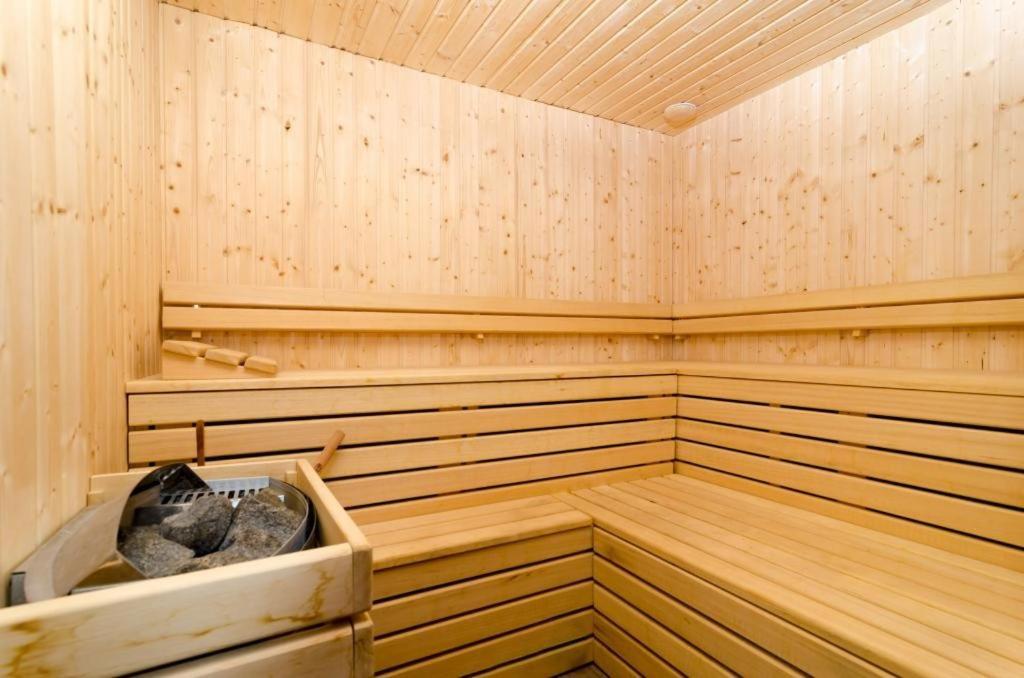 Villa Falcon Rook Gruda Exteriör bild