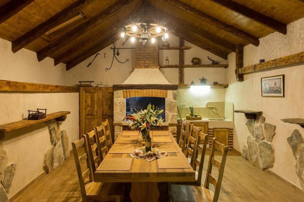 Villa Falcon Rook Gruda Exteriör bild