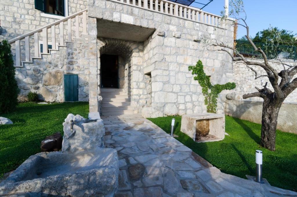Villa Falcon Rook Gruda Exteriör bild