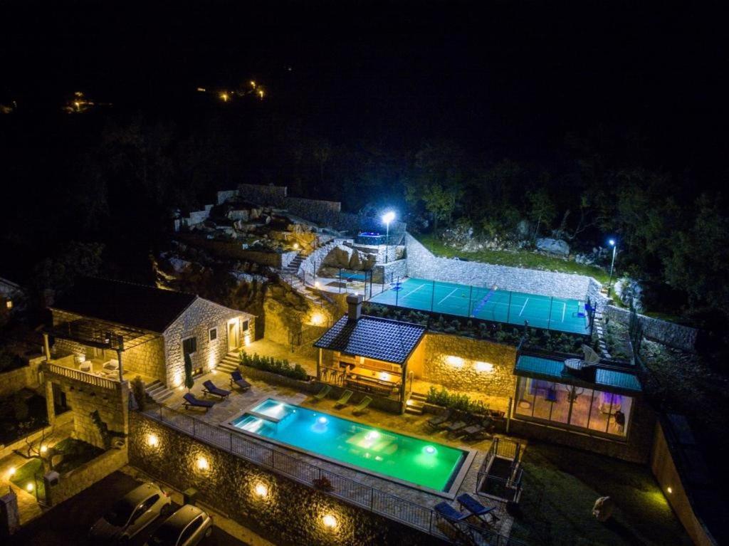 Villa Falcon Rook Gruda Exteriör bild